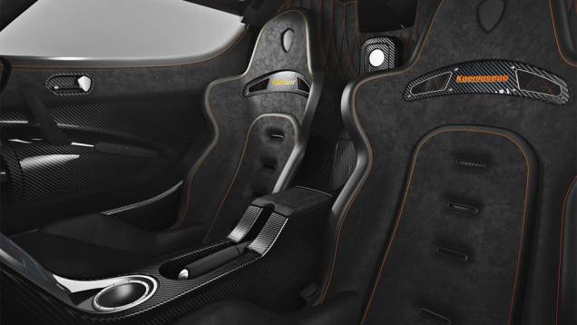 Segundo a fabricante, sua velocidade máxima é de 450 km/h | <a href="https://gutenberg.quatrorodas.abril.com.br/noticias/saloes/genebra-2014/koenigsegg-apresentara-carro-1-341-cavalos-potencia-774972.shtml" rel="migration">Leia mais</a> Segundo a fabricante, sua velocidade máxima é de 450 km/h | <a href="https://gutenberg.quatrorodas.abril.com.br/noticias/saloes/genebra-2014/koenigsegg-apresentara-carro-1-341-cavalos-potencia-774972.shtml" rel="migration">Leia mais</a>