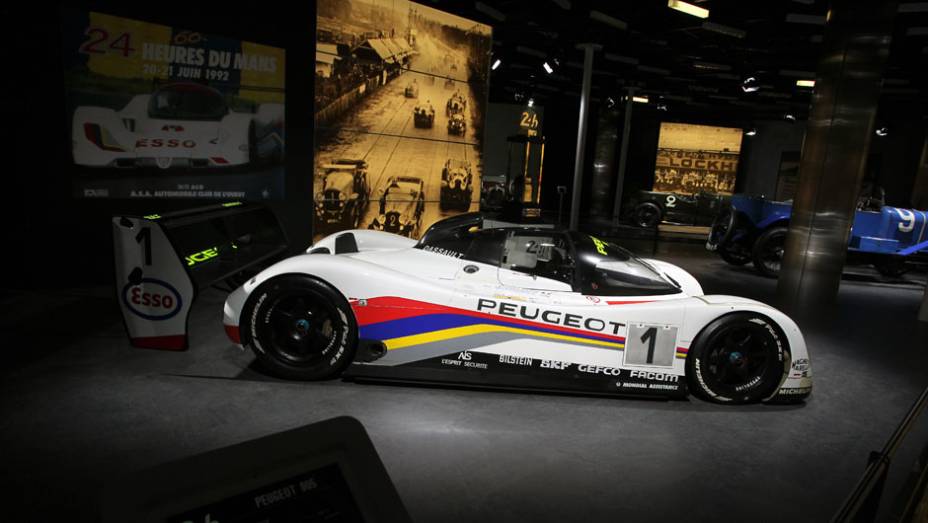 Peugeot 905 (1992) | <a href="https://gutenberg.quatrorodas.abril.com.br/noticias/saloes/genebra-2014/salao-genebra-exibe-bolidos-le-mans-775992.shtml" rel="migration">Leia mais</a> | <a href="https://gutenberg.quatrorodas.abril.com.br/noticias/saloes/genebra-2014/" rel="migration">Confira tudo sobre o Salão</a>