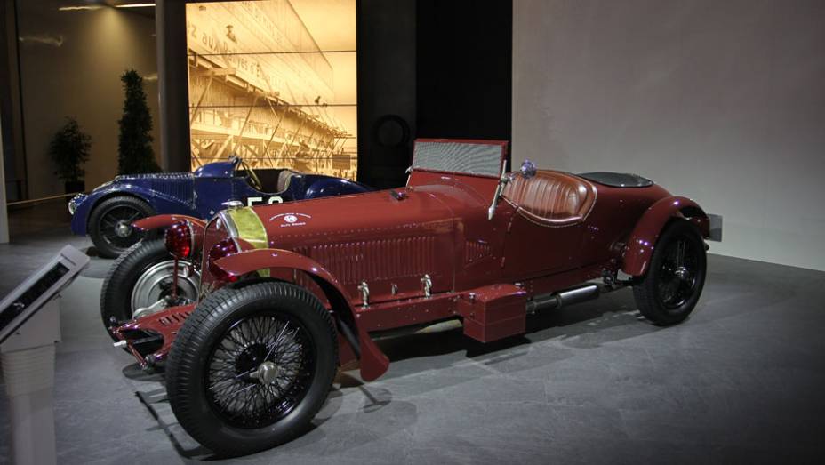 Alfa Romeo 8C Type Le Mans (1933) | <a href="https://gutenberg.quatrorodas.abril.com.br/noticias/saloes/genebra-2014/salao-genebra-exibe-bolidos-le-mans-775992.shtml" rel="migration">Leia mais</a> | <a href="https://gutenberg.quatrorodas.abril.com.br/noticias/saloes/genebra-2014/" rel="migration">Confira tud</a>