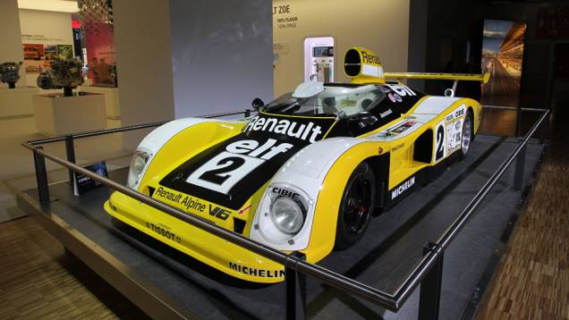 Renault Alpine A442 (1978) | <a href="https://gutenberg.quatrorodas.abril.com.br/noticias/saloes/genebra-2014/salao-genebra-exibe-bolidos-le-mans-775992.shtml" rel="migration">Leia mais</a> | <a href="https://gutenberg.quatrorodas.abril.com.br/noticias/saloes/genebra-2014/" rel="migration">Confira tudo sobre</a> Renault Alpine A442 (1978) | <a href="https://gutenberg.quatrorodas.abril.com.br/noticias/saloes/genebra-2014/salao-genebra-exibe-bolidos-le-mans-775992.shtml" rel="migration">Leia mais</a> | <a href="https://gutenberg.quatrorodas.abril.com.br/noticias/saloes/genebra-2014/" rel="migration">Confira tudo sobre</a>