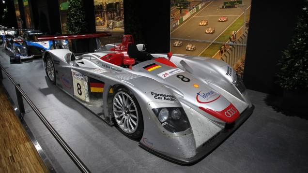 Audi R8 (2000) | <a href="https://gutenberg.quatrorodas.abril.com.br/noticias/saloes/genebra-2014/salao-genebra-exibe-bolidos-le-mans-775992.shtml" rel="migration">Leia mais</a> | <a href="https://gutenberg.quatrorodas.abril.com.br/noticias/saloes/genebra-2014/" rel="migration">Confira tudo sobre o Salão de</a> Audi R8 (2000) | <a href="https://gutenberg.quatrorodas.abril.com.br/noticias/saloes/genebra-2014/salao-genebra-exibe-bolidos-le-mans-775992.shtml" rel="migration">Leia mais</a> | <a href="https://gutenberg.quatrorodas.abril.com.br/noticias/saloes/genebra-2014/" rel="migration">Confira tudo sobre o Salão de</a>