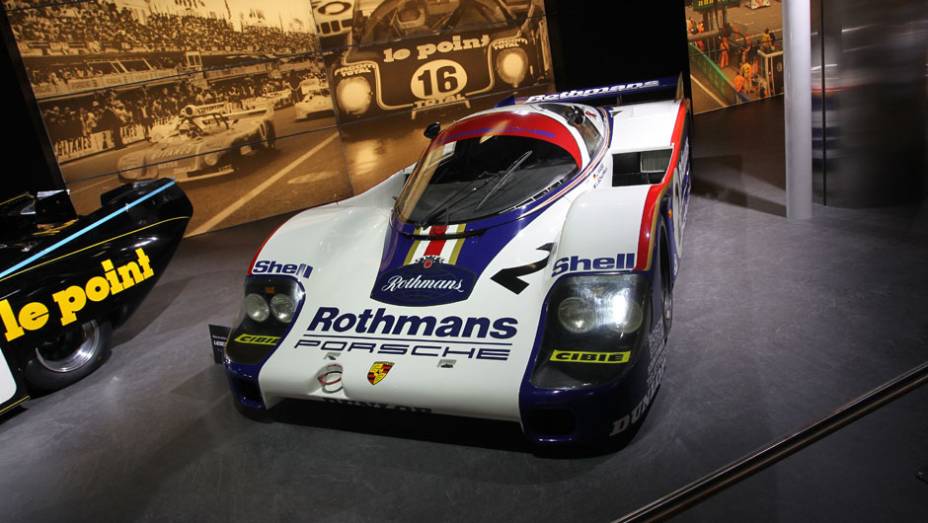 Porsche 956 (1982) | <a href="https://gutenberg.quatrorodas.abril.com.br/noticias/saloes/genebra-2014/salao-genebra-exibe-bolidos-le-mans-775992.shtml" rel="migration">Leia mais</a> | <a href="https://gutenberg.quatrorodas.abril.com.br/noticias/saloes/genebra-2014/" rel="migration">Confira tudo sobre o Salão</a>