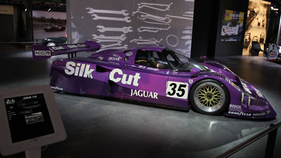 Jaguar XJR-12 (1991) | <a href="https://gutenberg.quatrorodas.abril.com.br/noticias/saloes/genebra-2014/salao-genebra-exibe-bolidos-le-mans-775992.shtml" rel="migration">Leia mais</a> | <a href="https://gutenberg.quatrorodas.abril.com.br/noticias/saloes/genebra-2014/" rel="migration">Confira tudo sobre o Sal</a>