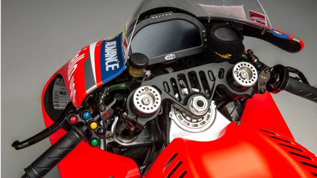 Tem mais de 235 cv e chega aos 330 km/h | <a href="https://gutenberg.quatrorodas.abril.com.br/moto/noticias/ducati-apresenta-nova-moto-temporada-motogp-776745.shtml" rel="migration">Leia mais</a> Tem mais de 235 cv e chega aos 330 km/h | <a href="https://gutenberg.quatrorodas.abril.com.br/moto/noticias/ducati-apresenta-nova-moto-temporada-motogp-776745.shtml" rel="migration">Leia mais</a>