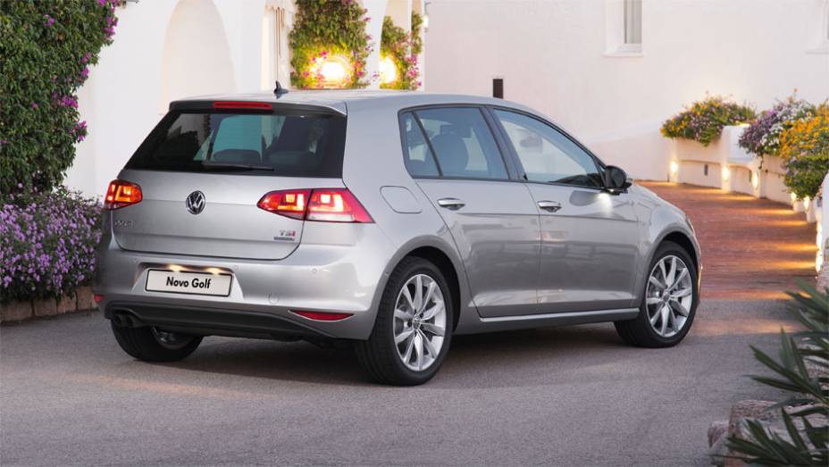 O Comfortline terá dois pacotes de opcionais: Elegance e Exclusive | <a href="https://gutenberg.quatrorodas.abril.com.br/noticias/fabricantes/volkswagen-apresenta-novo-golf-comfortline-777747.shtml" rel="migration">Leia mais</a>