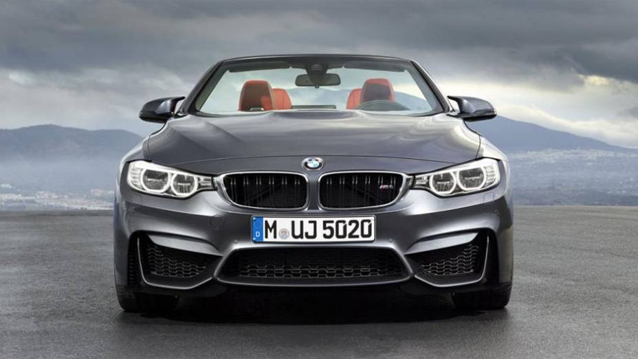 Assim como o M4 Coupé , o conversível é alimentado por um motor 3.0 biturbo de seis cilindros | <a href="https://gutenberg.quatrorodas.abril.com.br/noticias/saloes/new-york-2014/bmw-revela-m4-conversivel-778791.shtml" rel="migration">Leia mais</a>