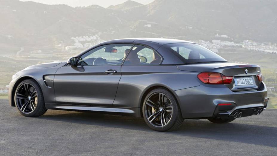 Seu teto retr&aacute;til el&eacute;trico pode ser baixado em 20 segundos, em velocidades de at&eacute; 18 km/h | <a href="https://gutenberg.quatrorodas.abril.com.br/noticias/saloes/new-york-2014/bmw-revela-m4-conversivel-778791.shtml" rel="migration">Leia mais</a>
