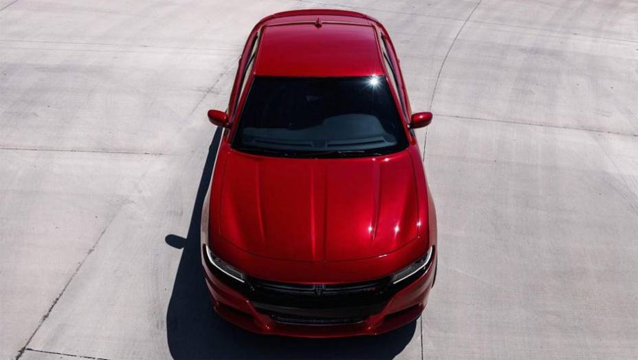 Carro passou por reestilização | <a href="https://gutenberg.quatrorodas.abril.com.br/noticias/saloes/new-york-2014/dodge-mostra-charger-2015-nova-york-780063.shtml" rel="migration">Leia mais</a>