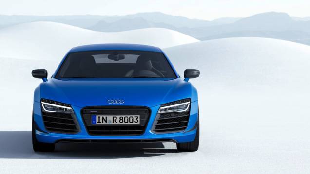 Em termos práticos, o grande benefício proporcionado pelos faróis de laser é a maior amplitude da área iluminada | <a href="https://gutenberg.quatrorodas.abril.com.br/noticias/fabricantes/audi-apresenta-r8-lmx-782203.shtml" rel="migration">Leia mais</a> Em termos práticos, o grande benefício proporcionado pelos faróis de laser é a maior amplitude da área iluminada | <a href="https://gutenberg.quatrorodas.abril.com.br/noticias/fabricantes/audi-apresenta-r8-lmx-782203.shtml" rel="migration">Leia mais</a>