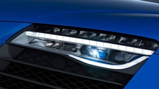 De acordo com a montadora, o coupé será o primeiro modelo produzido em série dotado da tecnologia de faróis de laser | <a href="https://gutenberg.quatrorodas.abril.com.br/noticias/fabricantes/audi-apresenta-r8-lmx-782203.shtml" rel="migration">Leia mais</a> De acordo com a montadora, o coupé será o primeiro modelo produzido em série dotado da tecnologia de faróis de laser | <a href="https://gutenberg.quatrorodas.abril.com.br/noticias/fabricantes/audi-apresenta-r8-lmx-782203.shtml" rel="migration">Leia mais</a>