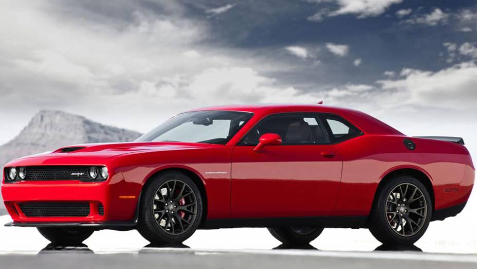 Tamb&eacute;m est&aacute; dispon&iacute;vel o sistema Drive Modes, com diferentes configura&ccedil;&otilde;es de dirigibilidade dispon&iacute;veis ao motorista | <a href="https://gutenberg.quatrorodas.abril.com.br/noticias/fabricantes/dodge-revela-challenger-srt-srt-hellcat-783358.shtml" rel="migration">Leia mais</a>