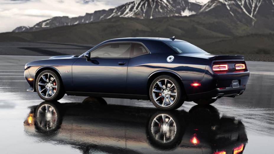 Ele modifica características como resposta da direção, tração e suspensão | <a href="https://gutenberg.quatrorodas.abril.com.br/noticias/fabricantes/dodge-revela-challenger-srt-srt-hellcat-783358.shtml" rel="migration">Leia mais</a>