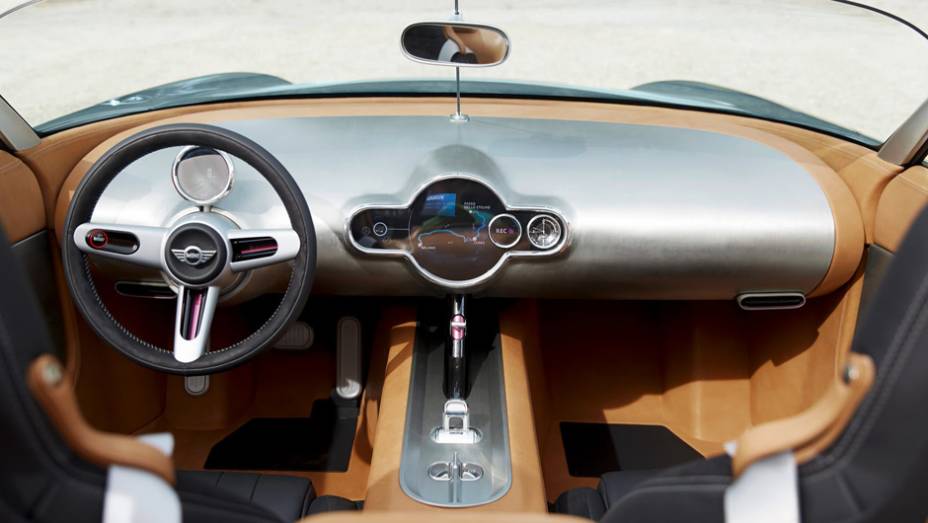 A ideia da marca foi tirar do interior do modelo todo excesso de equipamento e decoração | <a href="https://gutenberg.quatrorodas.abril.com.br/noticias/fabricantes/mini-superleggera-vision-concept-revelado-783801.shtml" rel="migration">Leia mais</a>