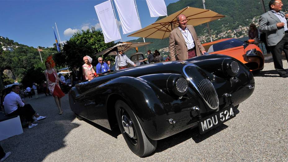 Jaguar XK 120 - Concorso dEleganza Villa dEste 2014 | <a href="https://gutenberg.quatrorodas.abril.com.br/noticias/classicos//concorso-d-eleganza-villa-d-este-2014-premia-maserati-450-s-1956-como-best-of-show-784018.shtml" rel="migration">Leia mais</a>