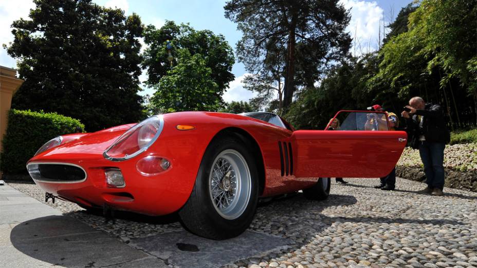 Ferrari 250 GTO - Concorso dEleganza Villa dEste 2014 | <a href="https://gutenberg.quatrorodas.abril.com.br/noticias/classicos//concorso-d-eleganza-villa-d-este-2014-premia-maserati-450-s-1956-como-best-of-show-784018.shtml" rel="migration">Leia mais</a>