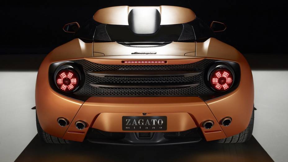 Como é possível verificar nas imagens, a 5-95 teve sua carroceria totalmente reformulada em relação à original da Gallardo | <a href="https://gutenberg.quatrorodas.abril.com.br/noticias/fabricantes/zagato-cria-lamborghini-5-95-783967.shtml" rel="migration">Leia mais</a>