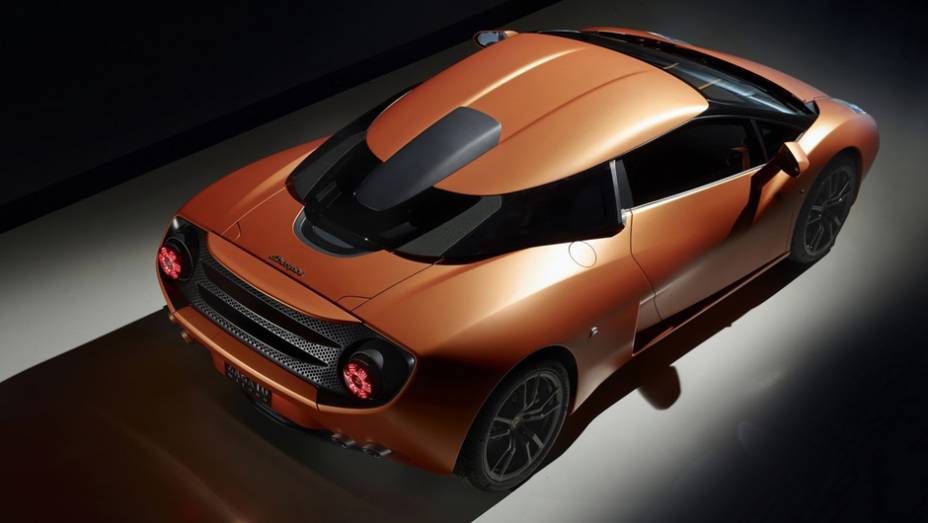 Conforme sugeriram alguns sites internacionais, sua aparência final guarda semelhanças com outro modelo já customizado pela Zagato: o Spyker C12 | <a href="https://gutenberg.quatrorodas.abril.com.br/noticias/fabricantes/zagato-cria-lamborghini-5-95-783967.shtml" rel="migration">Lei</a>