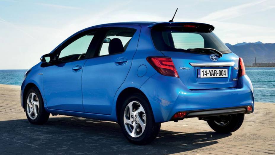 Produzido em Bruxelas, Bélgica, com foco no mercado europeu, o hatch passou por facelift | <a href="https://gutenberg.quatrorodas.abril.com.br/noticias/fabricantes/toyota-revela-yaris-2014-784205.shtml" rel="migration">Leia mais</a> Produzido em Bruxelas, Bélgica, com foco no mercado europeu, o hatch passou por facelift | <a href="https://gutenberg.quatrorodas.abril.com.br/noticias/fabricantes/toyota-revela-yaris-2014-784205.shtml" rel="migration">Leia mais</a>