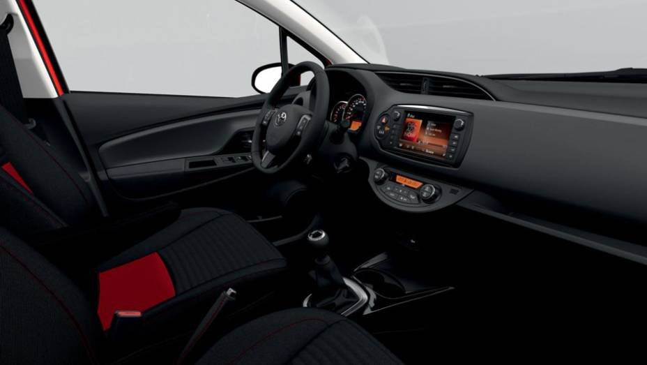 Interior do Yaris 2014 | <a href="https://gutenberg.quatrorodas.abril.com.br/noticias/fabricantes/toyota-revela-yaris-2014-784205.shtml" rel="migration">Leia mais</a> Interior do Yaris 2014 | <a href="https://gutenberg.quatrorodas.abril.com.br/noticias/fabricantes/toyota-revela-yaris-2014-784205.shtml" rel="migration">Leia mais</a>
