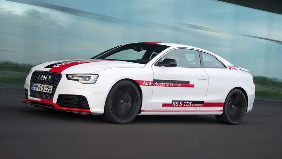 A Audi exibiu nesta quarta-feira (28), no AMI Leipzig, o RS5 TDI concept | <a href="https://gutenberg.quatrorodas.abril.com.br/noticias/fabricantes/audi-revela-rs5-tdi-concept-784351.shtml" rel="migration">Leia mais</a>