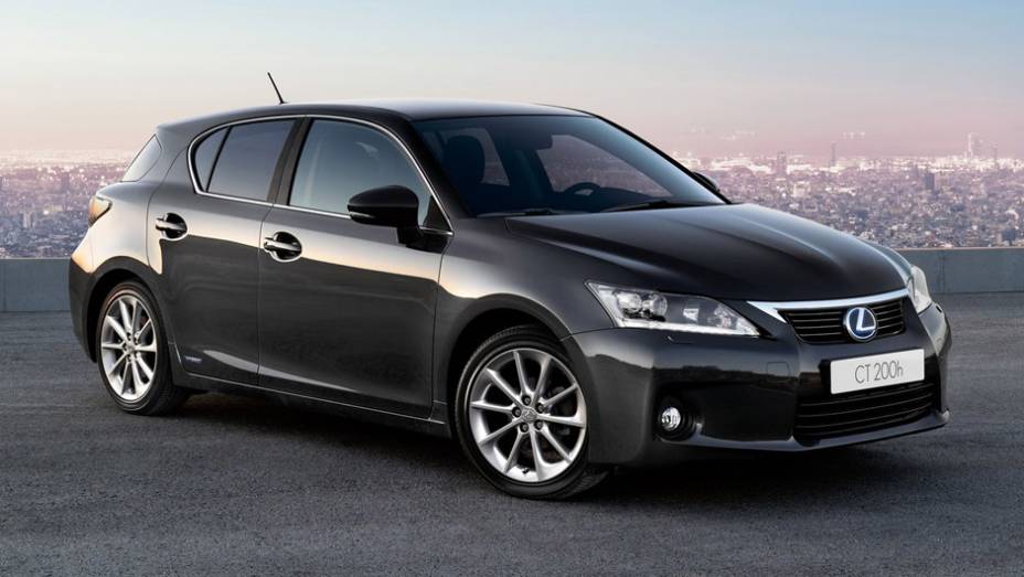 7 - Lexus CT200h | <a href="https://gutenberg.quatrorodas.abril.com.br/noticias/mercado/volkswagen-up-lidera-pesquisa-satisfacao-jd-power-2014-784586.shtml" rel="migration">Leia mais</a>