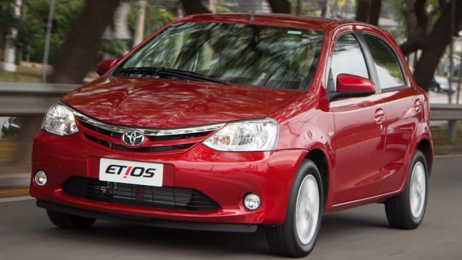 FLEX: 8) Toyota Etios Hatch 1.5 - 8,5/12,5 (E/G) km/l na cidade e 9,0/13,0 (E/G) km/l na estrada | <a href="https://gutenberg.quatrorodas.abril.com.br/noticias/mercado/inmetro-atualiza-lista-carros-mais-economicos-pais-784794.shtml" rel="migration">Leia mais</a>