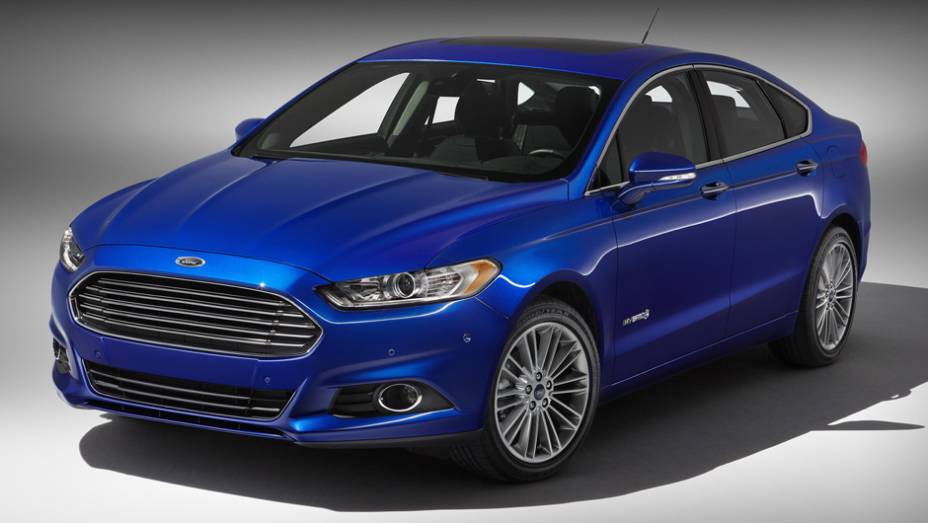 GASOLINA: 1) Ford Fusion Hybrid - 16,9 km/l na cidade e 14,7 km/l na estrada | <a href="https://gutenberg.quatrorodas.abril.com.br/noticias/mercado/inmetro-atualiza-lista-carros-mais-economicos-pais-784794.shtml" rel="migration">Leia mais</a>