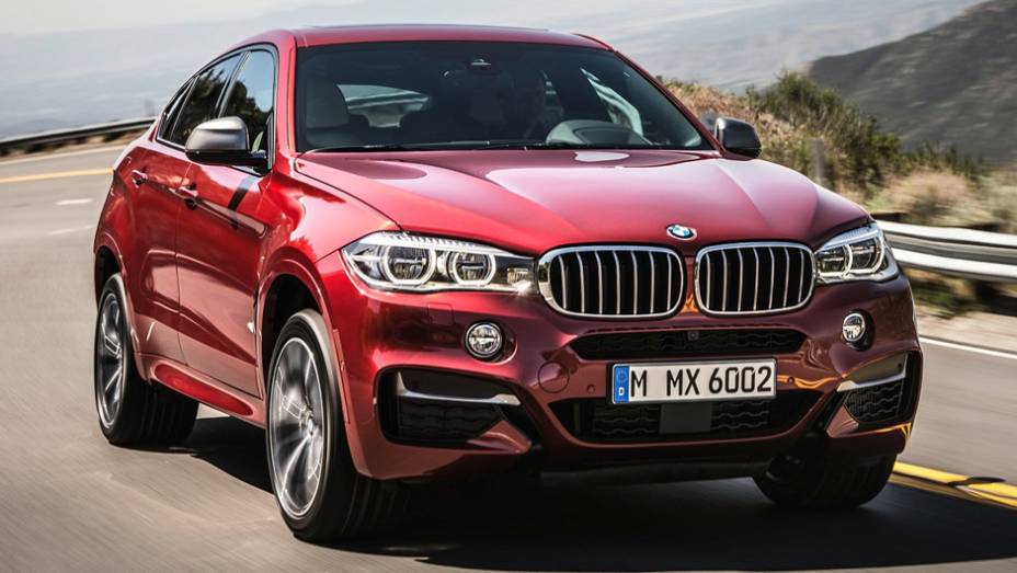 A BMW apresentou oficialmente o modelo 2015 do X6 | <a href="https://gutenberg.quatrorodas.abril.com.br/noticias/fabricantes/bmw-oficializa-x6-2015-785241.shtml" rel="migration">Leia mais</a>