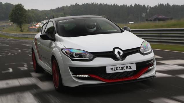 A Renault apresentou o Megane RS 275 Trophy-R | <a href="https://gutenberg.quatrorodas.abril.com.br/noticias/fabricantes/renault-revela-megane-rs-275-trophy-r-786089.shtml" rel="migration">Leia mais</a> A Renault apresentou o Megane RS 275 Trophy-R | <a href="https://gutenberg.quatrorodas.abril.com.br/noticias/fabricantes/renault-revela-megane-rs-275-trophy-r-786089.shtml" rel="migration">Leia mais</a>