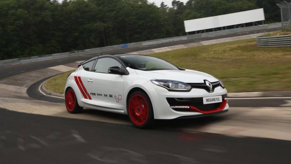 Trata-se de uma edição especial limitada que ostenta um importante item em seu currículo: o recorde de tempo de volta em Nurburgring Nordschleife para carros com tração dianteira | <a href="https://gutenberg.quatrorodas.abril.com.br/noticias/fabricantes/renault-reve" rel="migration"></a>
