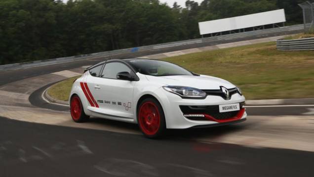Trata-se de uma edição especial limitada que ostenta um importante item em seu currículo: o recorde de tempo de volta em Nurburgring Nordschleife para carros com tração dianteira | <a href="https://gutenberg.quatrorodas.abril.com.br/noticias/fabricantes/renault-reve" rel="migration"></a> Trata-se de uma edição especial limitada que ostenta um importante item em seu currículo: o recorde de tempo de volta em Nurburgring Nordschleife para carros com tração dianteira | <a href="https://gutenberg.quatrorodas.abril.com.br/noticias/fabricantes/renault-reve" rel="migration"></a>