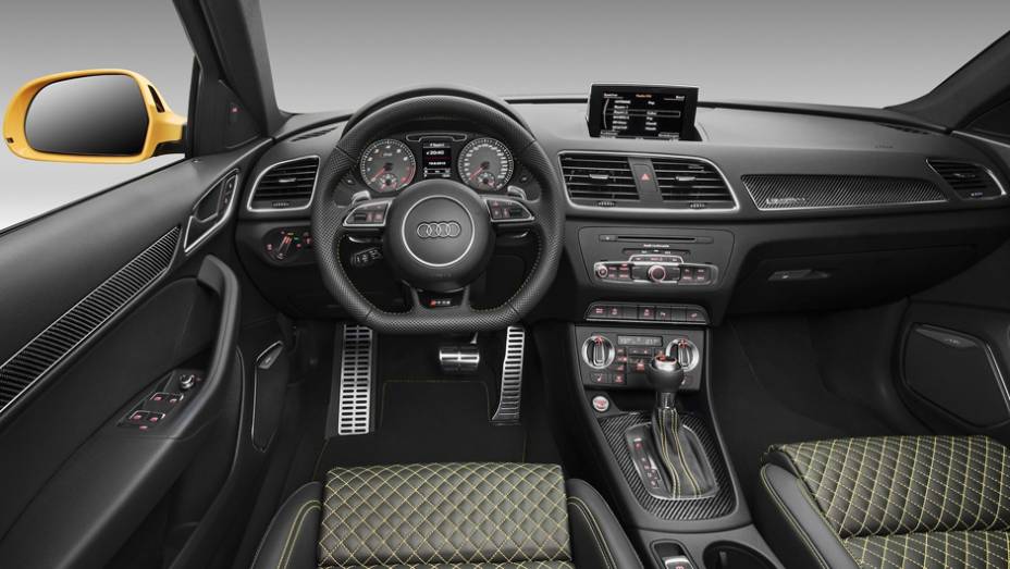 Em relação à motorização, o SUV é equipado com o bloco 2.5 turbo de cinco cilindros em linha, que entrega 310 cavalos de potência e 42,8 kgfm de torque | <a href="https://gutenberg.quatrorodas.abril.com.br/noticias/fabricantes/audi-rs-q3-chega-r-273-6-mil-786183.sht" rel="migration"></a> Em relação à motorização, o SUV é equipado com o bloco 2.5 turbo de cinco cilindros em linha, que entrega 310 cavalos de potência e 42,8 kgfm de torque | <a href="https://gutenberg.quatrorodas.abril.com.br/noticias/fabricantes/audi-rs-q3-chega-r-273-6-mil-786183.sht" rel="migration"></a>