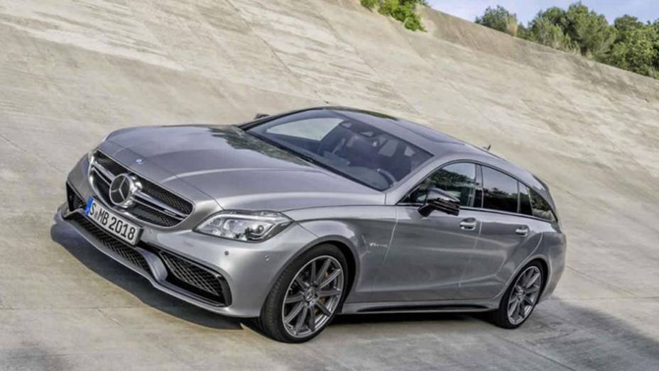 Além dos faróis, o carro ganhou novos para-choques e grade frontal redesenhada | <a href="https://gutenberg.quatrorodas.abril.com.br/noticias/fabricantes/mercedes-benz-apresenta-novo-cls-786489.shtml" rel="migration">Leia mais</a>