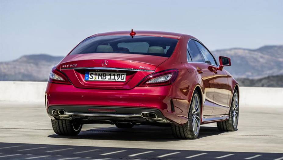 Algumas versões podem ser equipadas com transmissão automática de nove marchas | <a href="https://gutenberg.quatrorodas.abril.com.br/noticias/fabricantes/mercedes-benz-apresenta-novo-cls-786489.shtml" rel="migration">Leia mais</a>