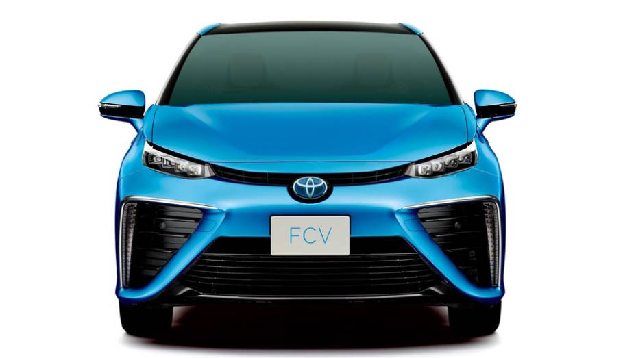 Lançamento no Japão está previsto para abril de 2015 e início do segundo semestre de 2015 nos EUA e Europa | <a href="https://gutenberg.quatrorodas.abril.com.br/noticias/sustentabilidade/toyota-revela-novo-fcv-787124.shtml" rel="migration">Leia mais</a>