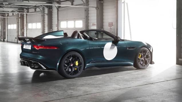 Jaguar não revelou a motorização, que deve ser um 5.0 V8 de 567 cavalos | <a href="https://gutenberg.quatrorodas.abril.com.br/noticias/fabricantes/oficial-jaguar-anuncia-f-type-project-7-787087.shtml" rel="migration">Leia mais</a> Jaguar não revelou a motorização, que deve ser um 5.0 V8 de 567 cavalos | <a href="https://gutenberg.quatrorodas.abril.com.br/noticias/fabricantes/oficial-jaguar-anuncia-f-type-project-7-787087.shtml" rel="migration">Leia mais</a>