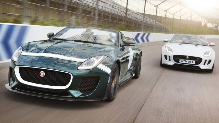 Atrelado a uma transmissão automática de oito velocidades, o roadster acelera de 0 a 100 km/h em apenas 3,9 segundos | <a href="https://gutenberg.quatrorodas.abril.com.br/noticias/fabricantes/oficial-jaguar-anuncia-f-type-project-7-787087.shtml" rel="migration">Leia mais</a>