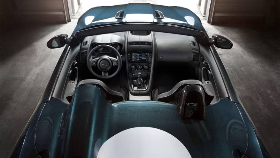 Detalhe da cabine | <a href="https://gutenberg.quatrorodas.abril.com.br/noticias/fabricantes/oficial-jaguar-anuncia-f-type-project-7-787087.shtml" rel="migration">Leia mais</a>