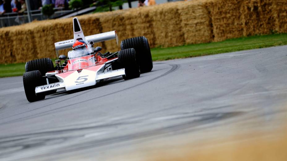 Com esse carro, ele se sagrou campeão mundial da F-1 em 1974 | <a href="https://gutenberg.quatrorodas.abril.com.br/galerias/especiais/festival-goodwood-2014-parte-2-787544.shtml" rel="migration">Parte 2</a>