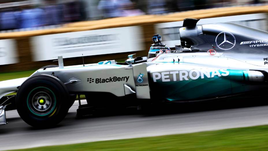 Anthony Davidson conduziu o Mercedes MGP W02 | <a href="https://gutenberg.quatrorodas.abril.com.br/galerias/especiais/festival-goodwood-2014-parte-2-787544.shtml" rel="migration">Parte 2</a>