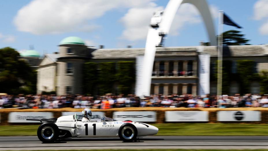 Honda RA272 marcou presença, sob o comando de Gabriele Tarquini | <a href="https://gutenberg.quatrorodas.abril.com.br/galerias/especiais/festival-goodwood-2014-parte-2-787544.shtml" rel="migration">Parte 2</a>