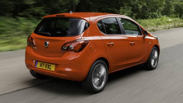 A traseira está mais robusta, com direito a lanternas sobressalentes | <a href="https://gutenberg.quatrorodas.abril.com.br/noticias/saloes/paris-2014/opel-vauxhall-apresenta-novo-corsa-790439.shtml" rel="migration">Leia mais</a> A traseira está mais robusta, com direito a lanternas sobressalentes | <a href="https://gutenberg.quatrorodas.abril.com.br/noticias/saloes/paris-2014/opel-vauxhall-apresenta-novo-corsa-790439.shtml" rel="migration">Leia mais</a>