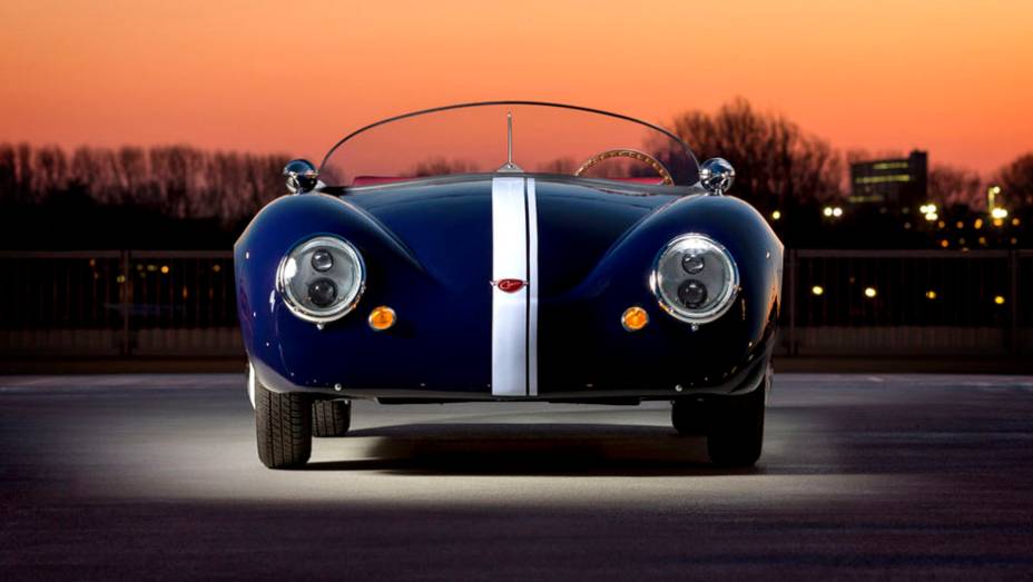 Trata-se de um conversível com design clássico, notoriamente inspirado no Porsche 356 Speedster, mas com "coração" moderno | <a href="https://gutenberg.quatrorodas.abril.com.br/noticias/fabricantes/visual-classico-carice-mk1-revelado-790460.shtml" rel="migration">Leia mais</a>