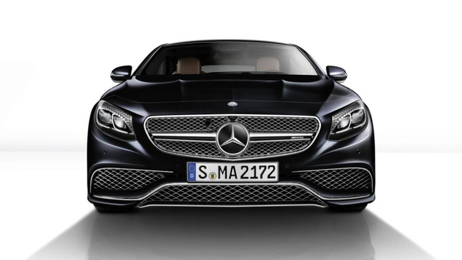 Na comparação com o S63 AMG Coupe, o recém-lançado modelo se distingue pela grade frontal, pinças de freio amarelas... | <a href="https://gutenberg.quatrorodas.abril.com.br/noticias/fabricantes/mercedes-benz-s65-amg-coupe-apresentado-790822.shtml" rel="migration">Leia mais</a>