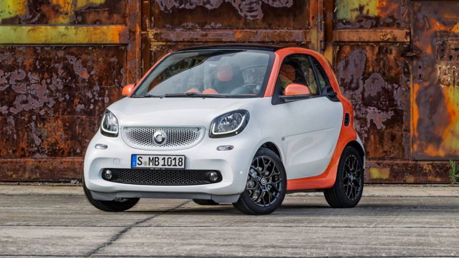 Conforme as primeiras imagens sugeriam, os dois modelos possuem design antecipado por carros-conceito revelados anteriormente | <a href="https://gutenberg.quatrorodas.abril.com.br/noticias/fabricantes/smart-oficializa-fortwo-forfour-791257.shtml" rel="migration">Leia mais</a>