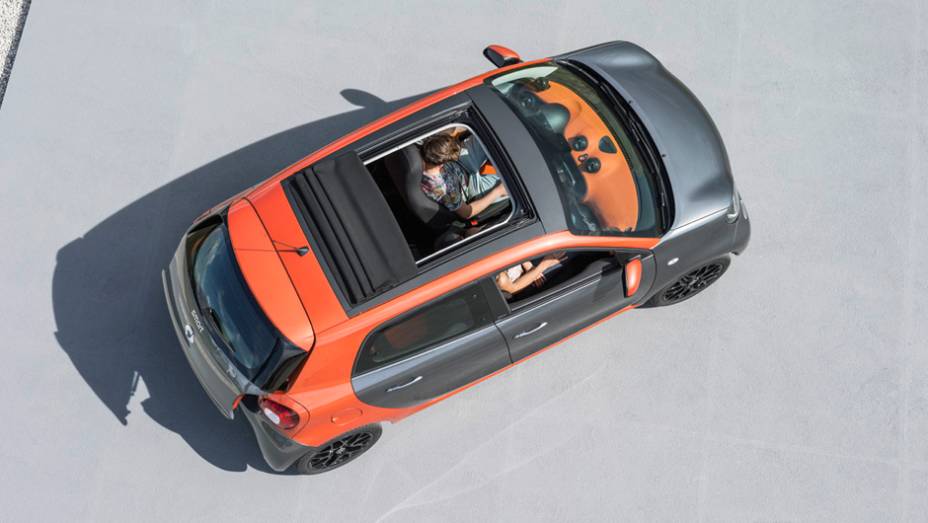 Em rela&ccedil;&atilde;o &agrave;s op&ccedil;&otilde;es de motoriza&ccedil;&atilde;o, num primeiro momento, haver&aacute; duas possibilidades: 1.0 naturalmente aspirado, oferecendo 70 cavalos de pot&ecirc;ncia e 9,3 kgfm de torque, e 0.9 turbo, entregando 89 cv e 13,8 kgfm | <a href="https://gutenberg.quatrorodas.abril.com.br/" rel="migration"></a>