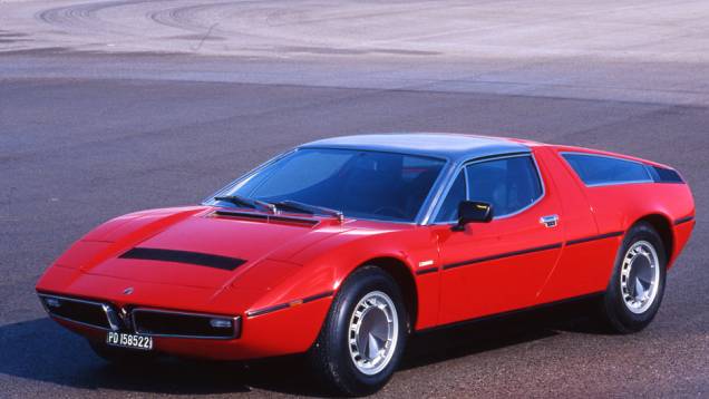 Primeiro projeto sob a gestão da Citroen, o Bora foi lançado no Salão de Genebra de 1971 | <a href="https://gutenberg.quatrorodas.abril.com.br/reportagens/classicos/maserati-100-anos-792281.shtml" rel="migration">Leia mais</a> Primeiro projeto sob a gestão da Citroen, o Bora foi lançado no Salão de Genebra de 1971 | <a href="https://gutenberg.quatrorodas.abril.com.br/reportagens/classicos/maserati-100-anos-792281.shtml" rel="migration">Leia mais</a>