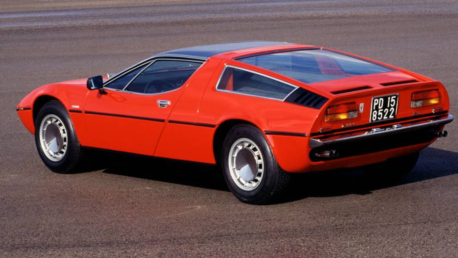 A traseira do Bora era bastante elevada, limitando bastante a visibilidade traseira | <a href="https://gutenberg.quatrorodas.abril.com.br/reportagens/classicos/maserati-100-anos-792281.shtml" rel="migration">Leia mais</a> A traseira do Bora era bastante elevada, limitando bastante a visibilidade traseira | <a href="https://gutenberg.quatrorodas.abril.com.br/reportagens/classicos/maserati-100-anos-792281.shtml" rel="migration">Leia mais</a>