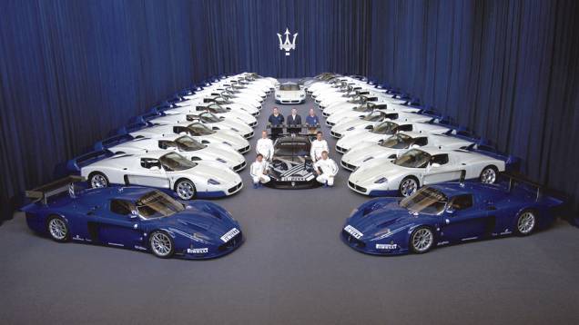 Além da FIA GT, o MC12 competiu de azul nas 24 Horas de Le Mans e na ALMS (American Le Mans Series). Nos de rua predominava o branco perolizado | <a href="https://gutenberg.quatrorodas.abril.com.br/reportagens/classicos/maserati-100-anos-792281.shtml" rel="migration">Leia mais</a> Além da FIA GT, o MC12 competiu de azul nas 24 Horas de Le Mans e na ALMS (American Le Mans Series). Nos de rua predominava o branco perolizado | <a href="https://gutenberg.quatrorodas.abril.com.br/reportagens/classicos/maserati-100-anos-792281.shtml" rel="migration">Leia mais</a>
