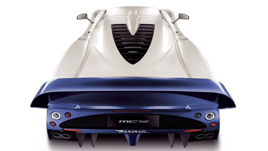 O MC12 dispensava porta-malas, vigia traseira e sistema de som. Nem todos os donos gostaram disso... | <a href="https://gutenberg.quatrorodas.abril.com.br/reportagens/classicos/maserati-100-anos-792281.shtml" rel="migration">Leia mais</a> O MC12 dispensava porta-malas, vigia traseira e sistema de som. Nem todos os donos gostaram disso... | <a href="https://gutenberg.quatrorodas.abril.com.br/reportagens/classicos/maserati-100-anos-792281.shtml" rel="migration">Leia mais</a>